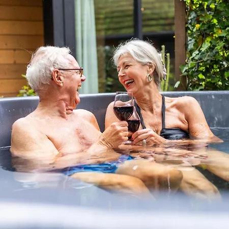 Bos Met Hottub | 6 Personen Wekerom
