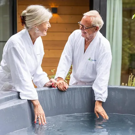 Bos Met Hottub | 6 Personen Holiday home Wekerom
